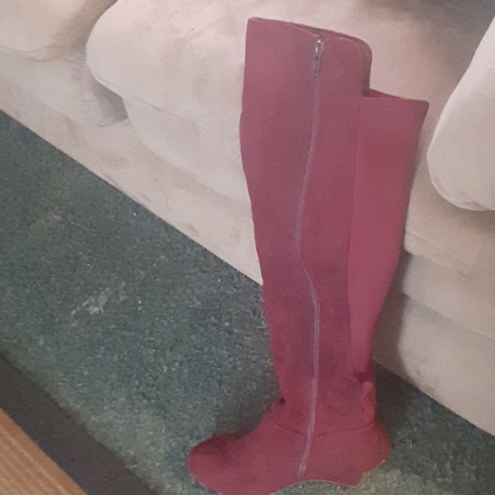 Boots - Picture 2 of 4